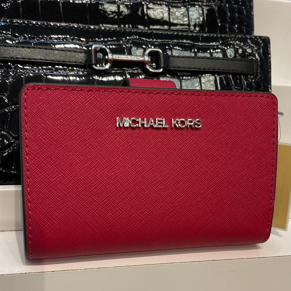 MICHAEL KORS Medium Saffiano Leather Bifold ZP CN Wallet
COLOR DK RASPBERRY
NWT - Picture 3 of 16